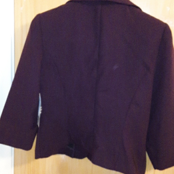 K & Company  wine color blazer size 8 - Picture 3 of 6